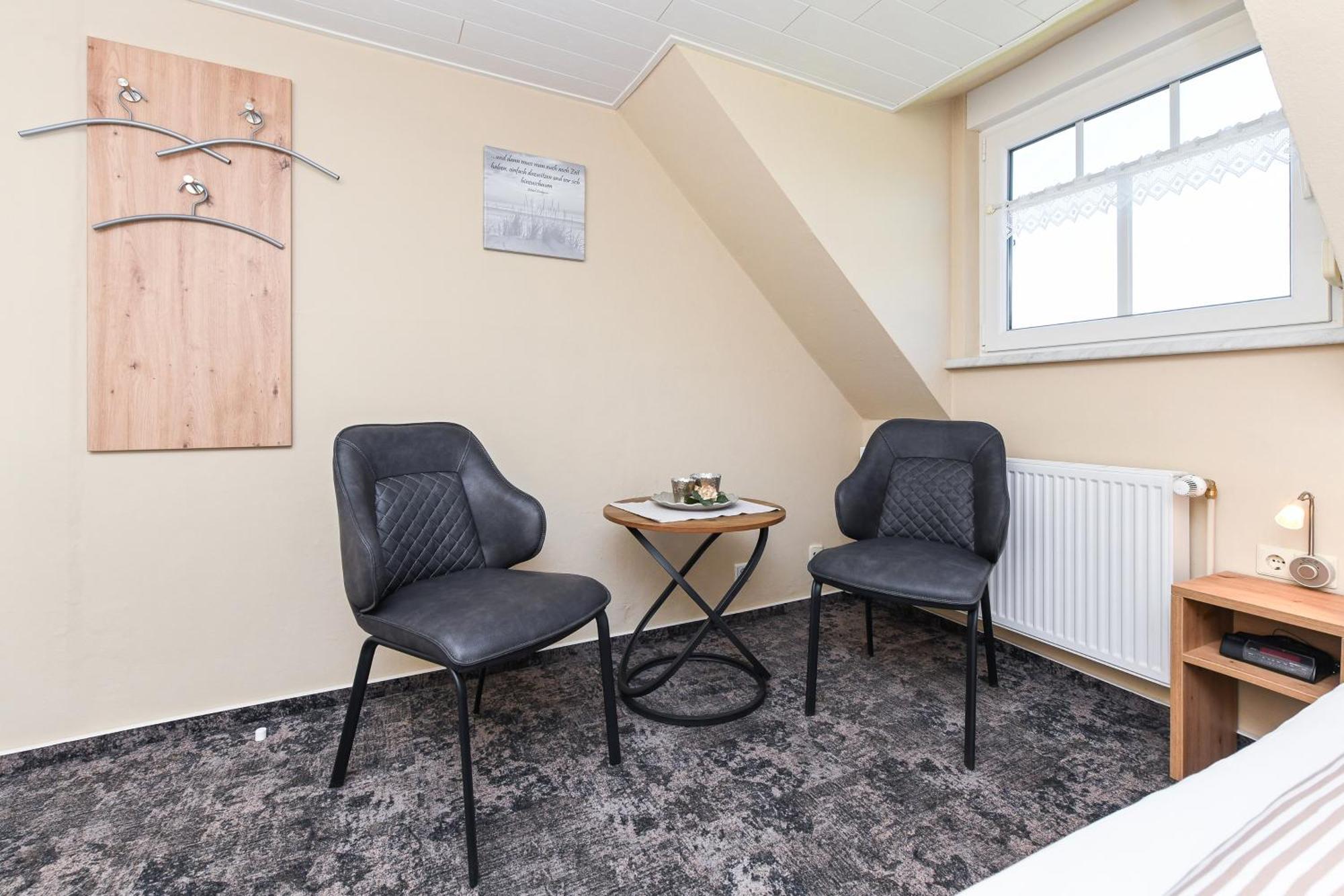 Pension Burggaststaette Heyken Neuharlingersiel Luaran gambar